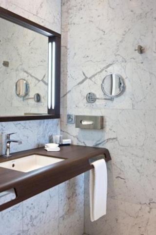 Blue Woods Hotel - Deerlijk חדר תמונה